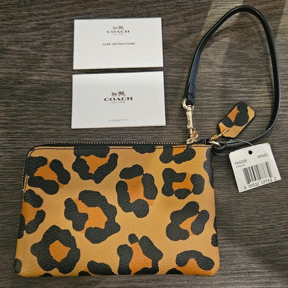 New w/ Tags! COACH WRISTLET/WALLET CHEETAH Print & black Trim - Picture 2 of 8
